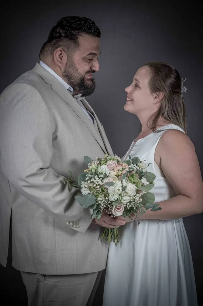 photo-couple-juste-maries-exterieur.jpg